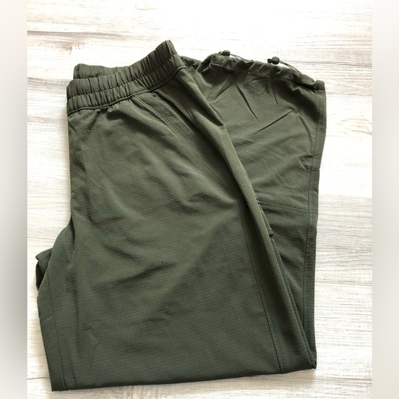 Athleta Dark Green Men's Cargo Pants - Picture 11 of 11
